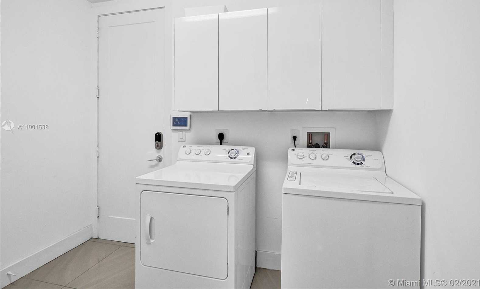 Small Image of 10560 NORTH WEST 64TH TER, Doral Number 31