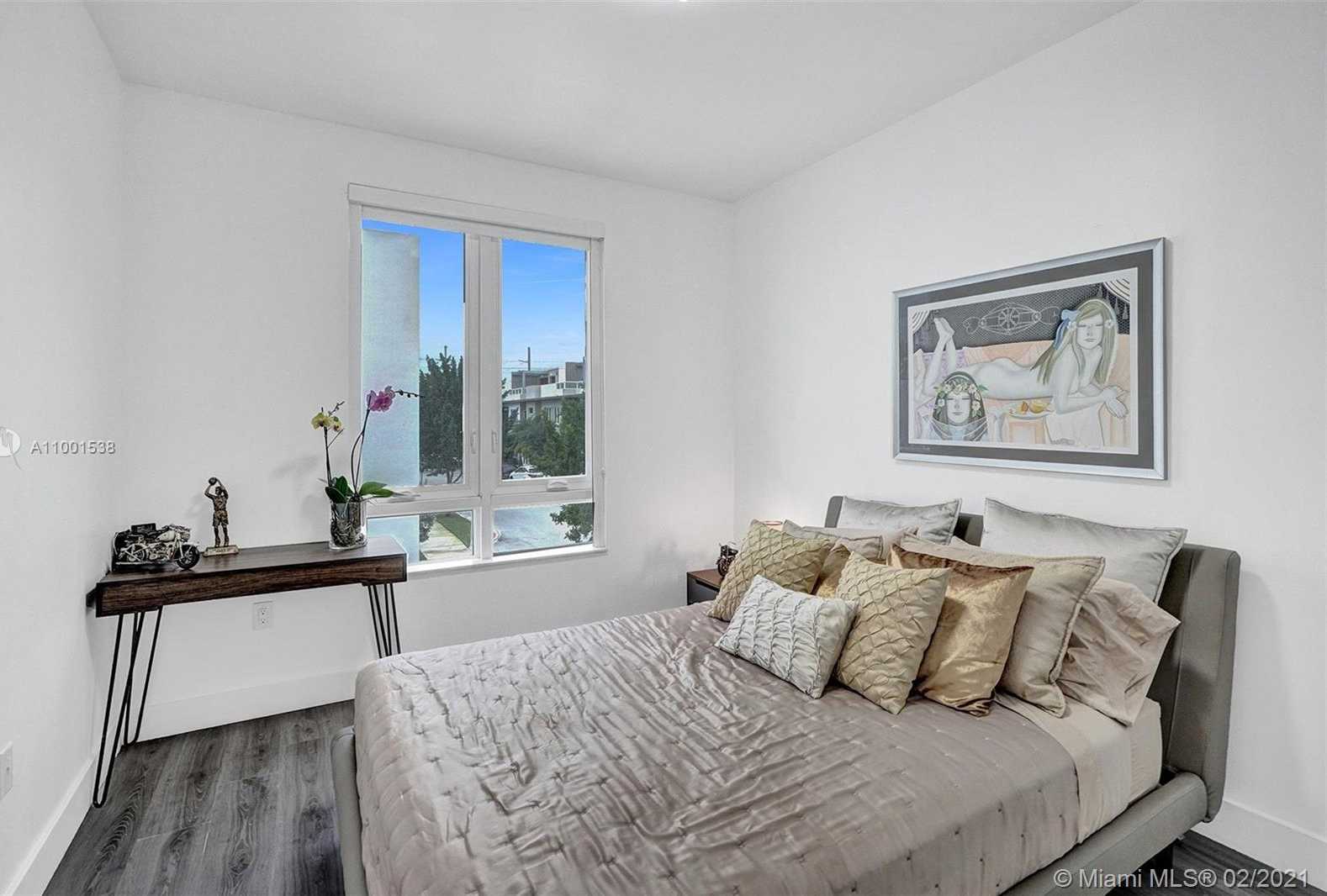 Small Image of 10560 NORTH WEST 64TH TER, Doral Number 44