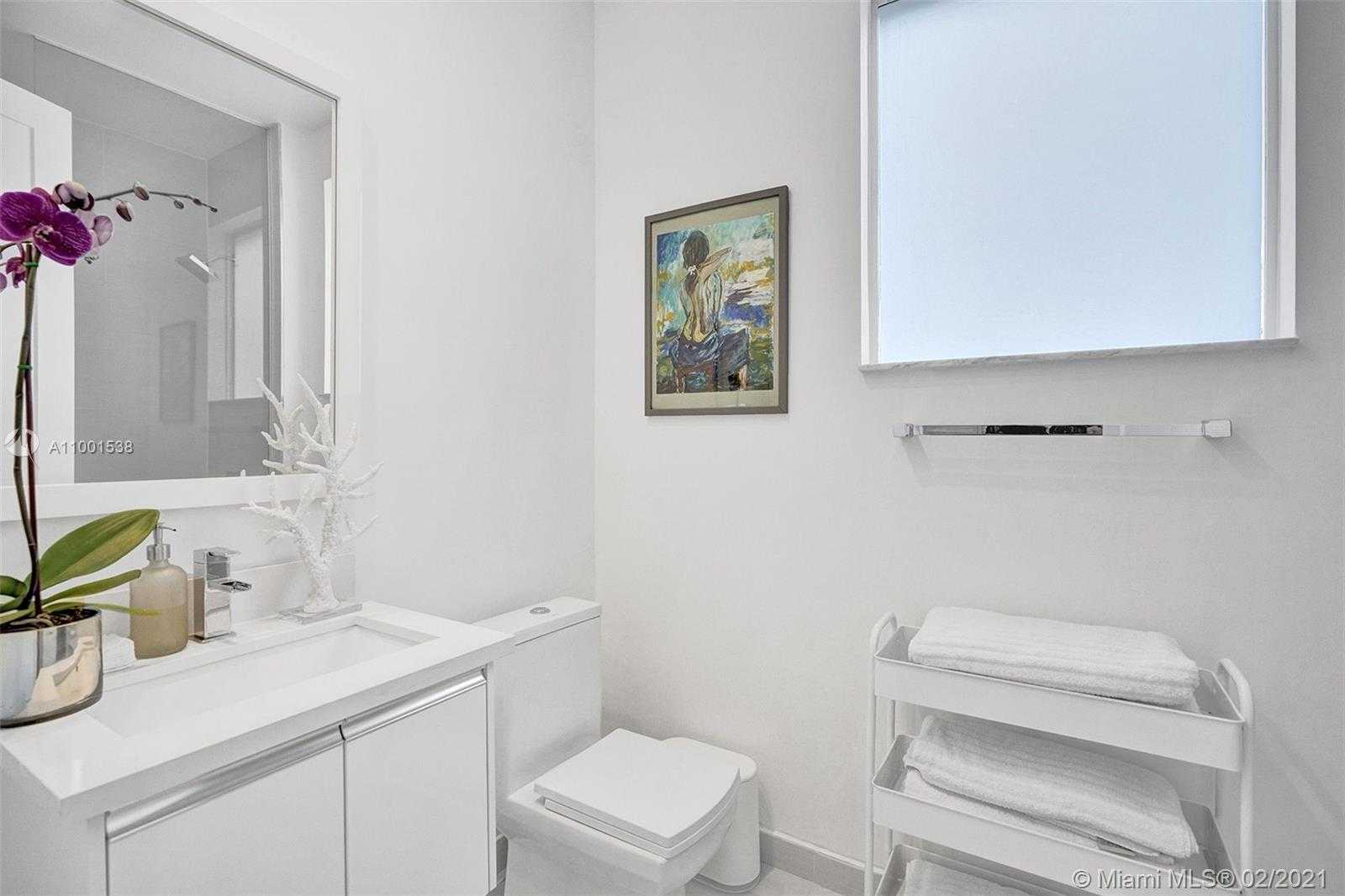 Small Image of 10560 NORTH WEST 64TH TER, Doral Number 45