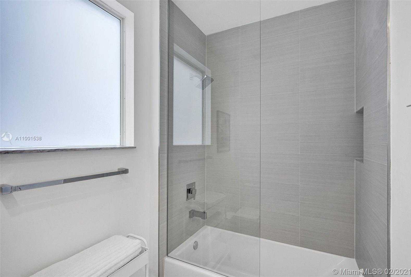 Small Image of 10560 NORTH WEST 64TH TER, Doral Number 46