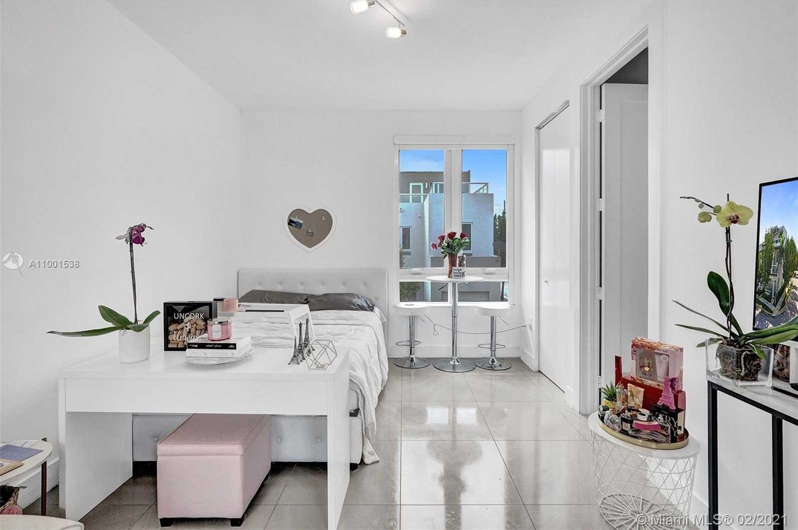 Small Image of 10560 NORTH WEST 64TH TER, Doral Number 51