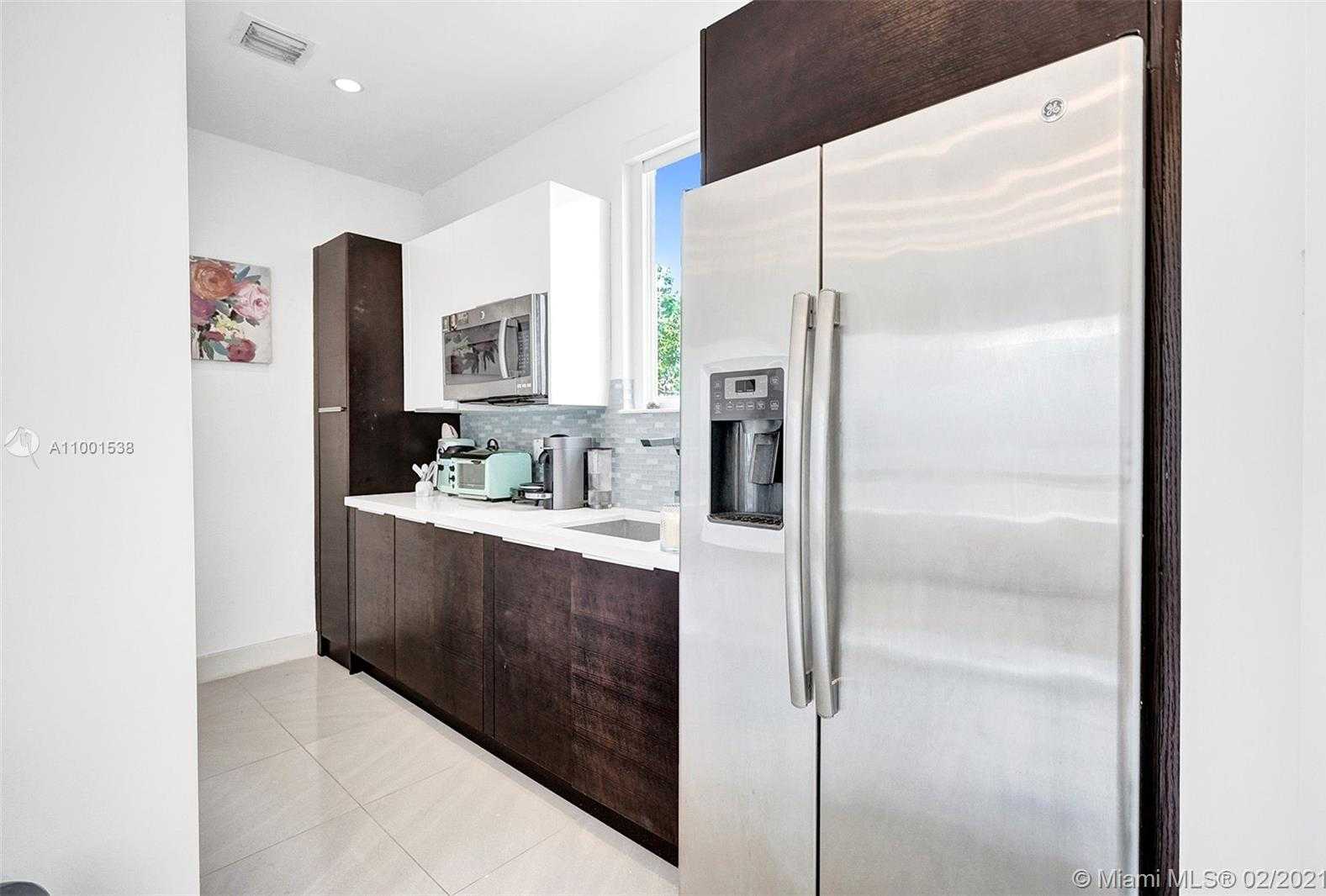 Small Image of 10560 NORTH WEST 64TH TER, Doral Number 53