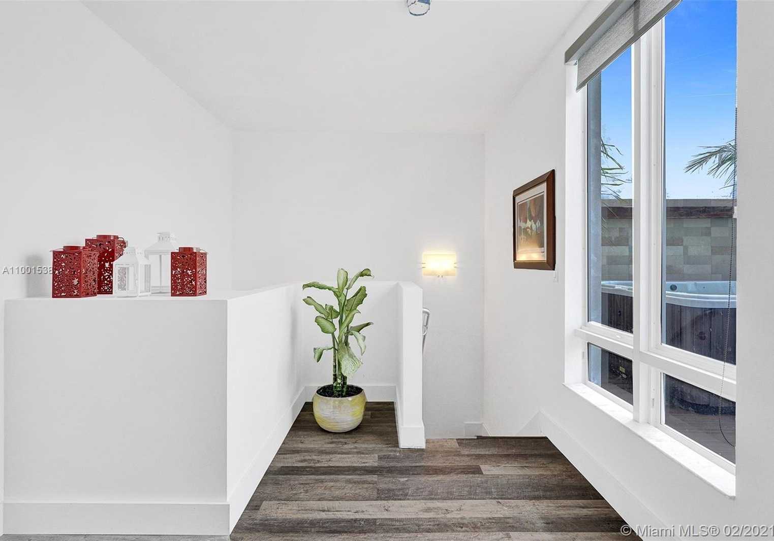 Small Image of 10560 NORTH WEST 64TH TER, Doral Number 56