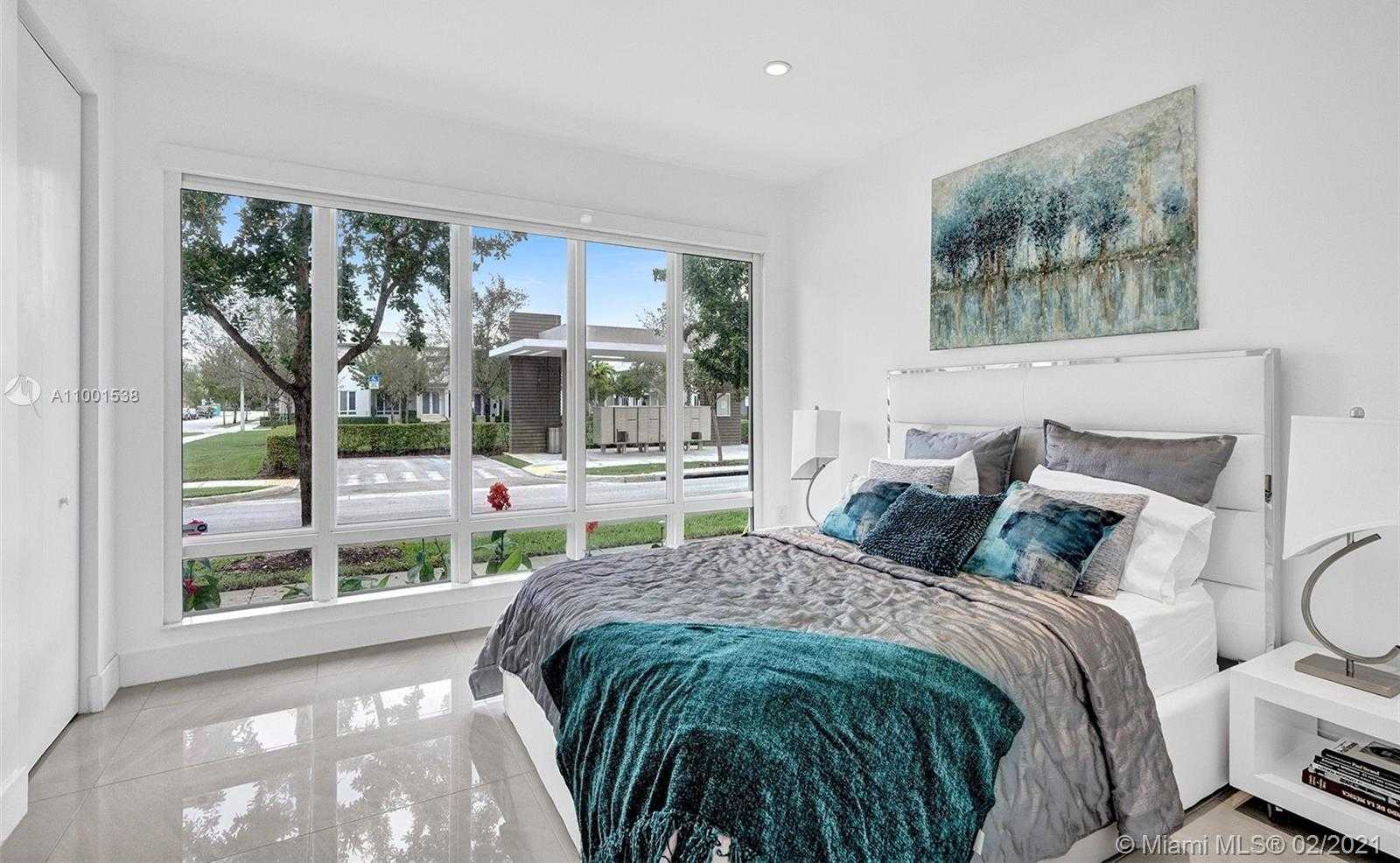 Small Image of 10560 NORTH WEST 64TH TER, Doral Number 7