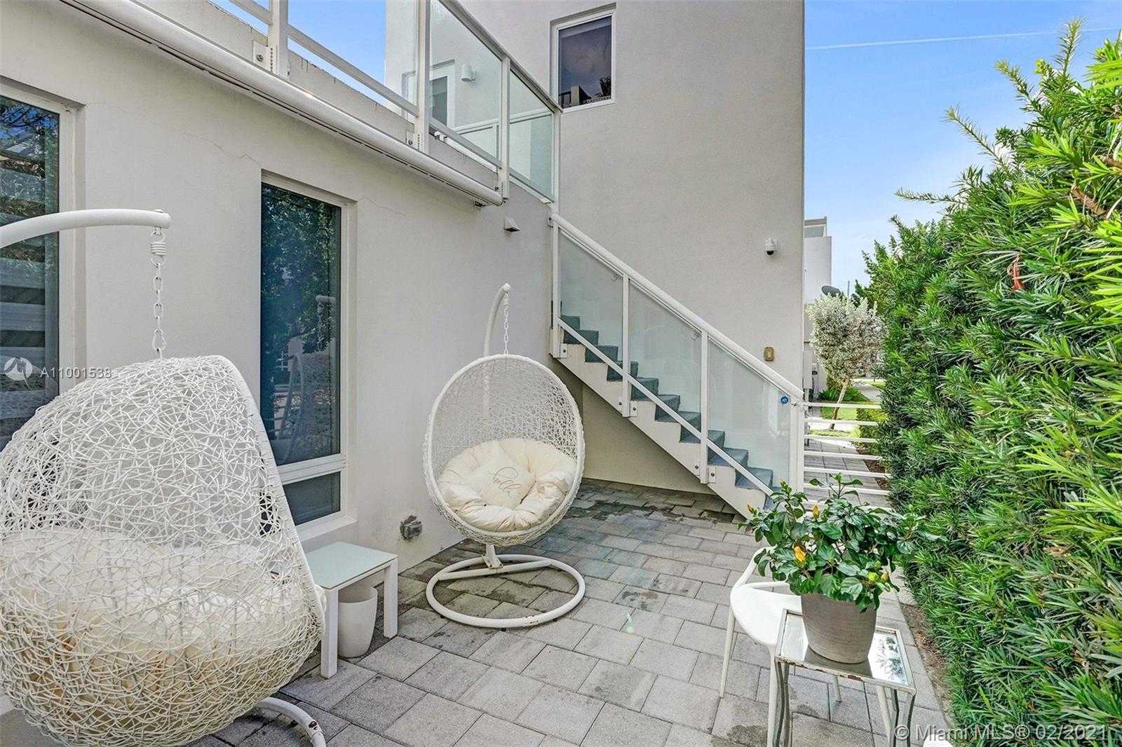 Small Image of 10560 NORTH WEST 64TH TER, Doral Number 72