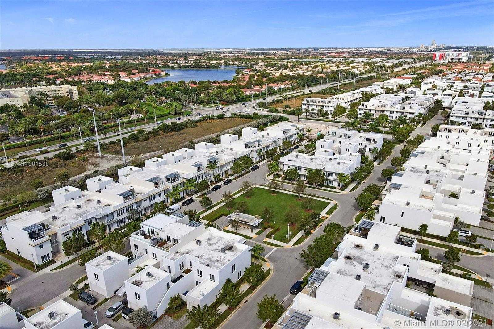 Small Image of 10560 NORTH WEST 64TH TER, Doral Number 74