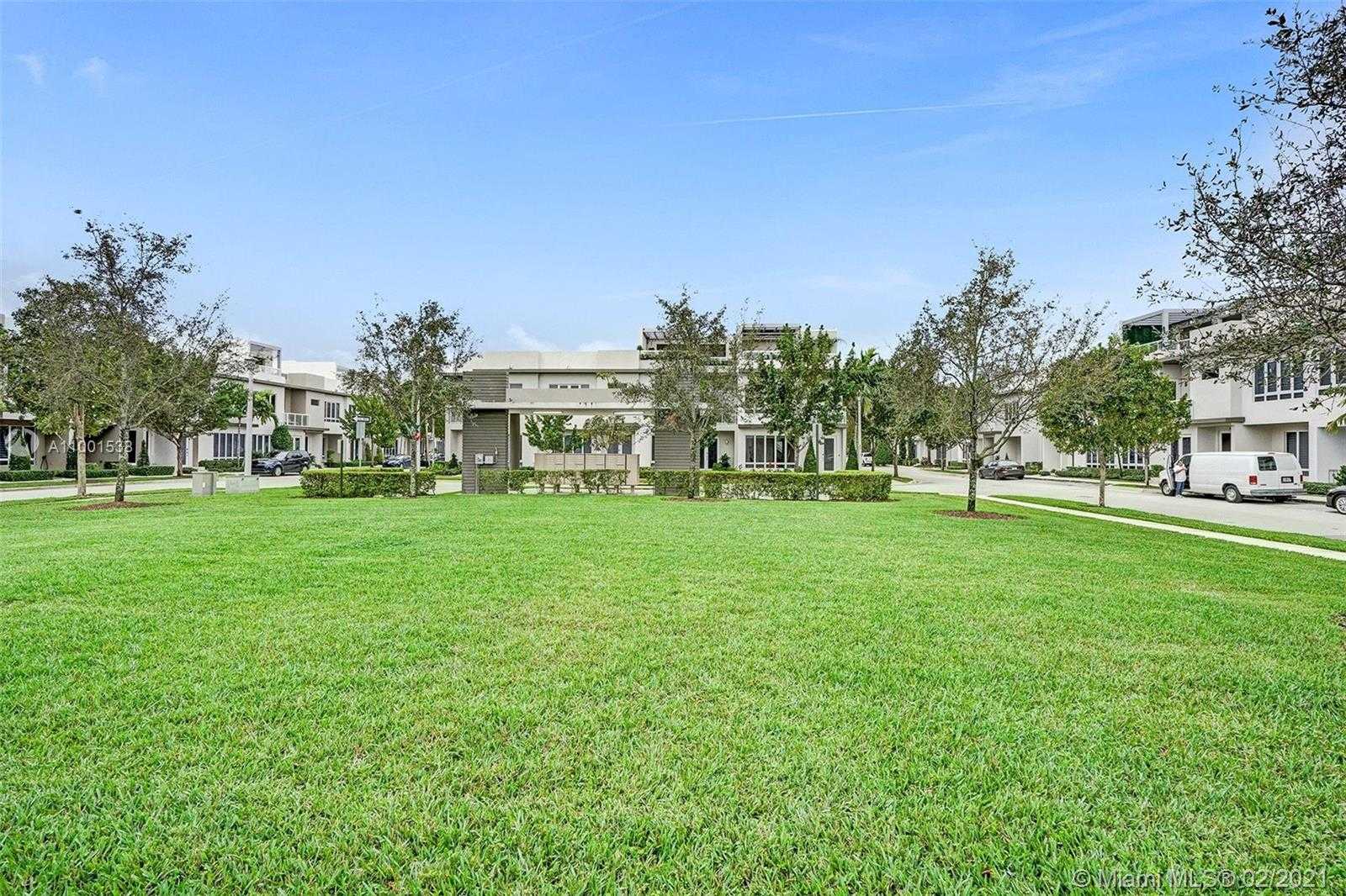 Small Image of 10560 NORTH WEST 64TH TER, Doral Number 75