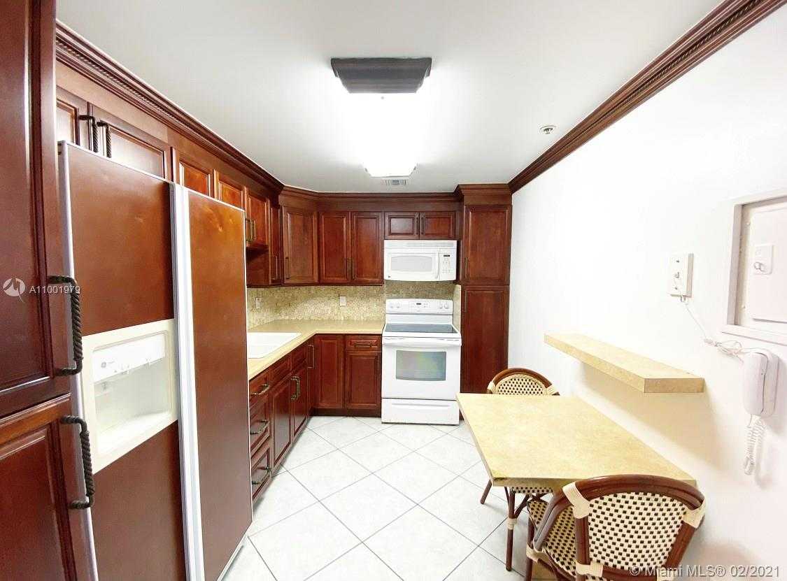 Small Image of 4101 PINE TREE DR #1412, Miami Beach Number 3