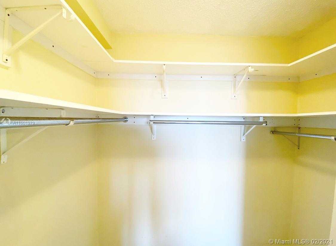 Small Image of 4101 PINE TREE DR #1412, Miami Beach Number 6