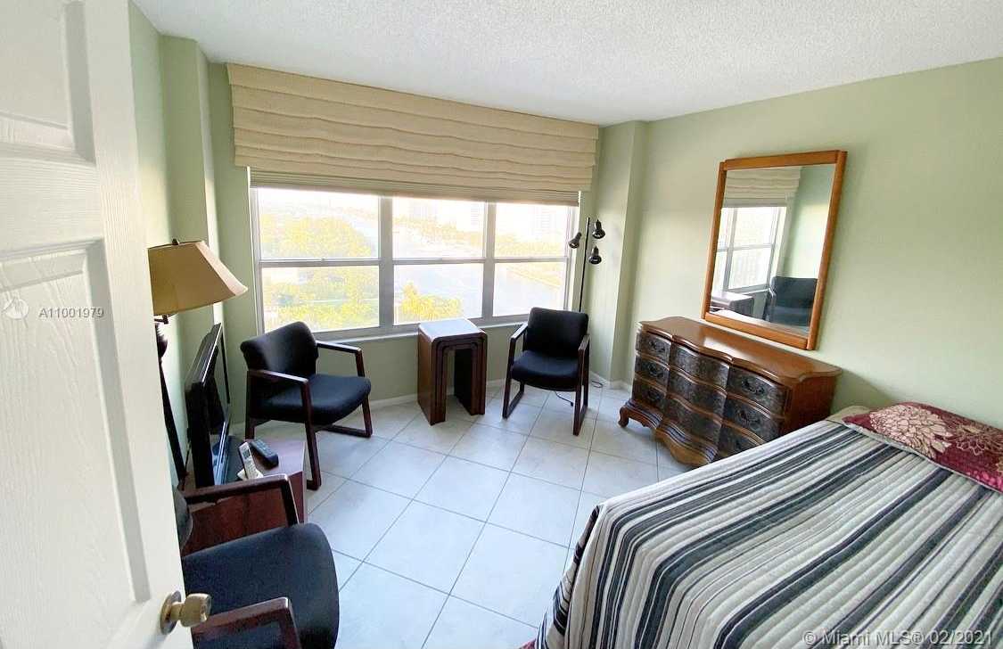 Small Image of 4101 PINE TREE DR #1412, Miami Beach Number 7