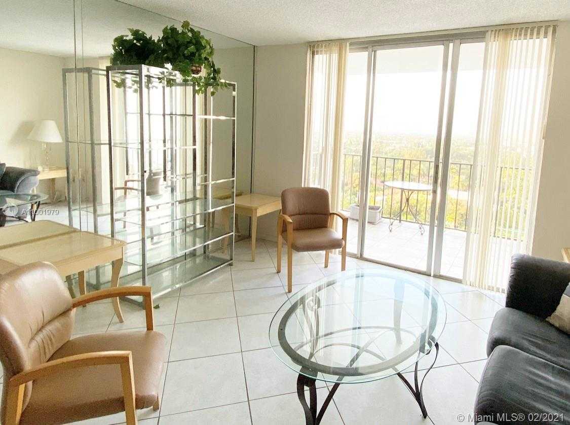 Small Image of 4101 PINE TREE DR #1412, Miami Beach Number 9