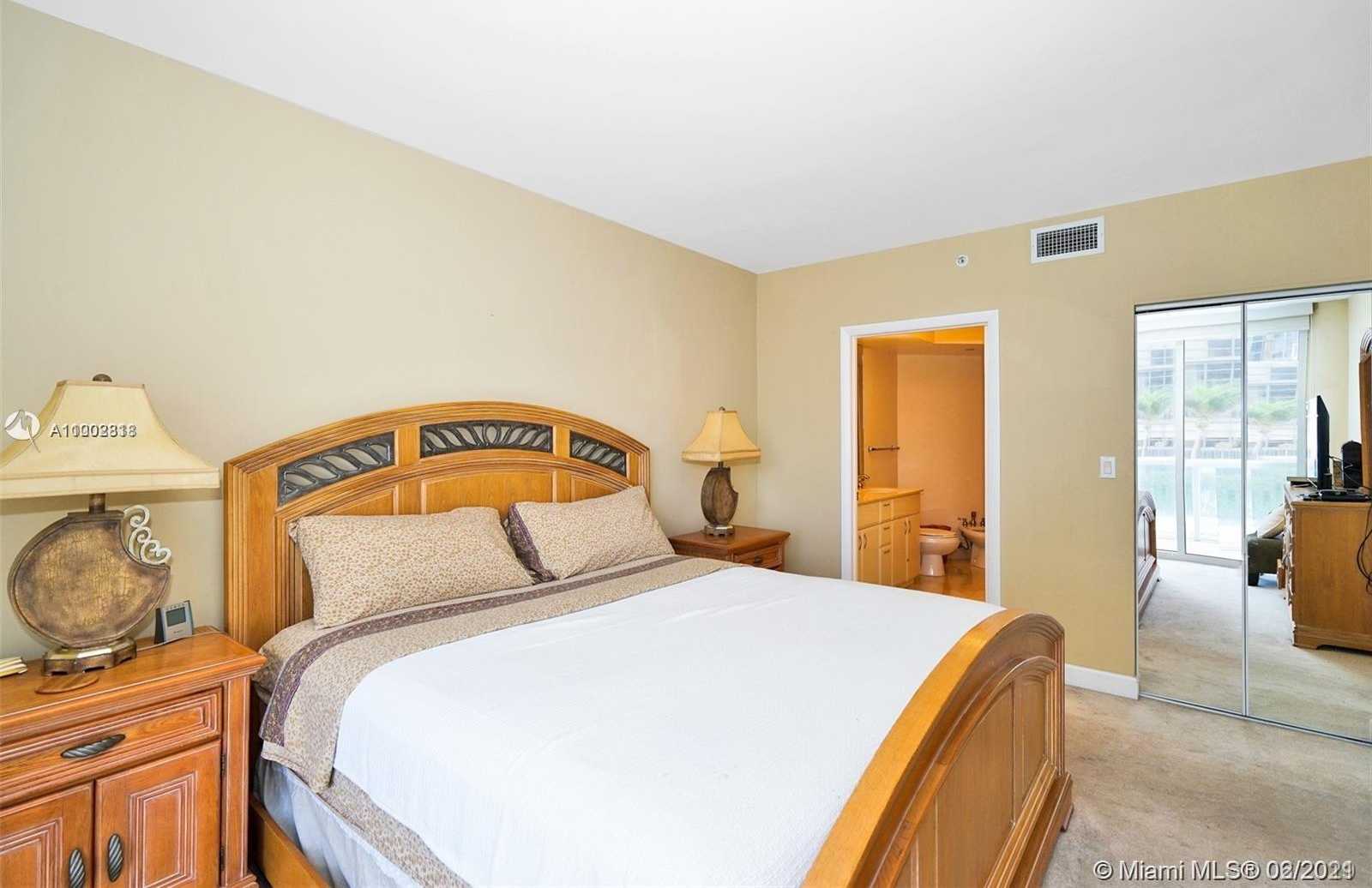 Small Image of 6365 COLLINS AVE #808, Miami Beach Number 14