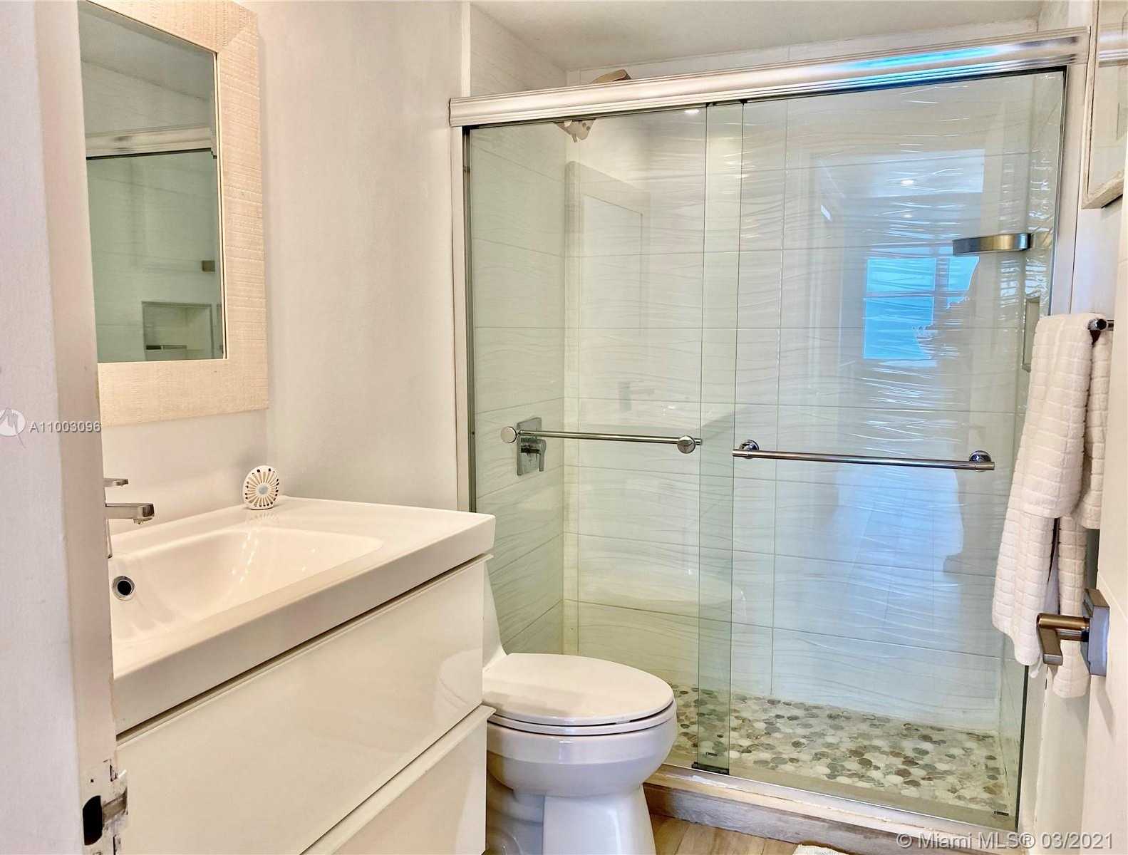 Small Image of 5601 COLLINS AVE #803, Miami Beach Number 14