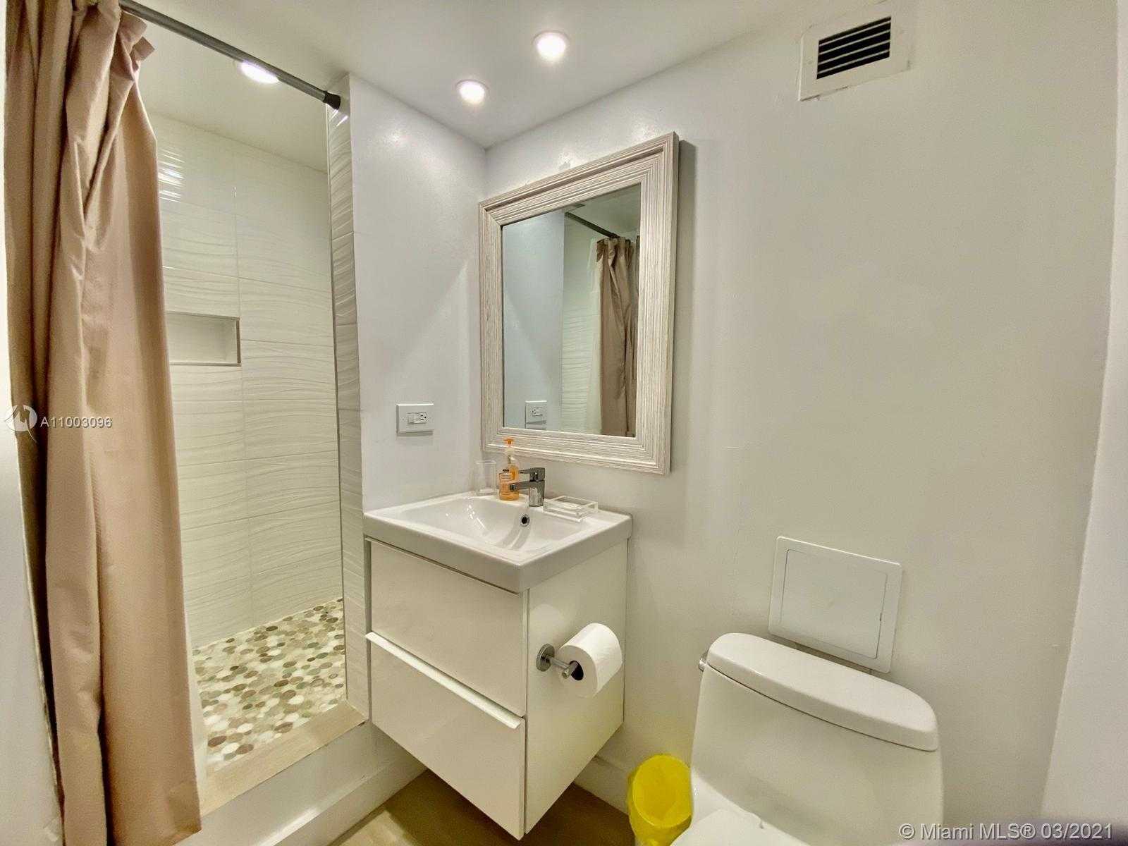 Small Image of 5601 COLLINS AVE #803, Miami Beach Number 18