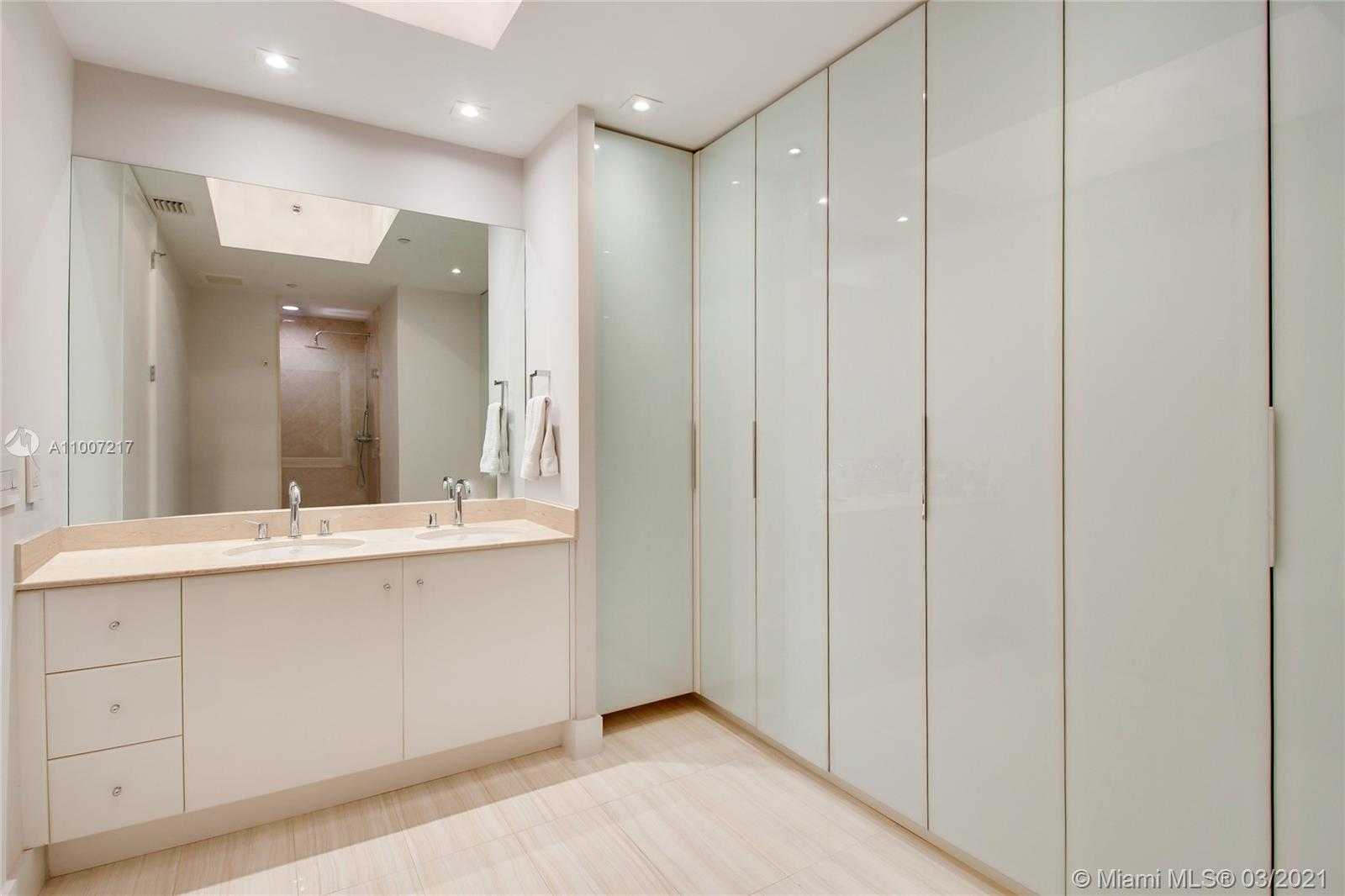 Small Image of 100 South Pointe Dr, Miami Beach, FL 33139, USA Number 8