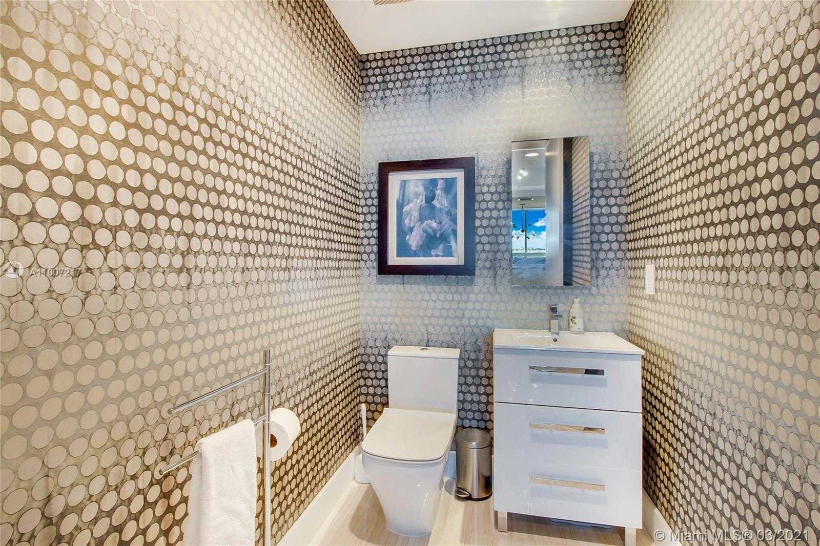 Small Image of 100 South Pointe Dr, Miami Beach, FL 33139, USA Number 9