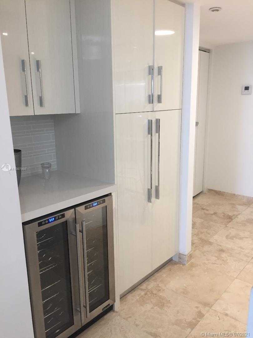 Small Image of 2555 COLLINS AVE #PH210, Miami Beach Number 11