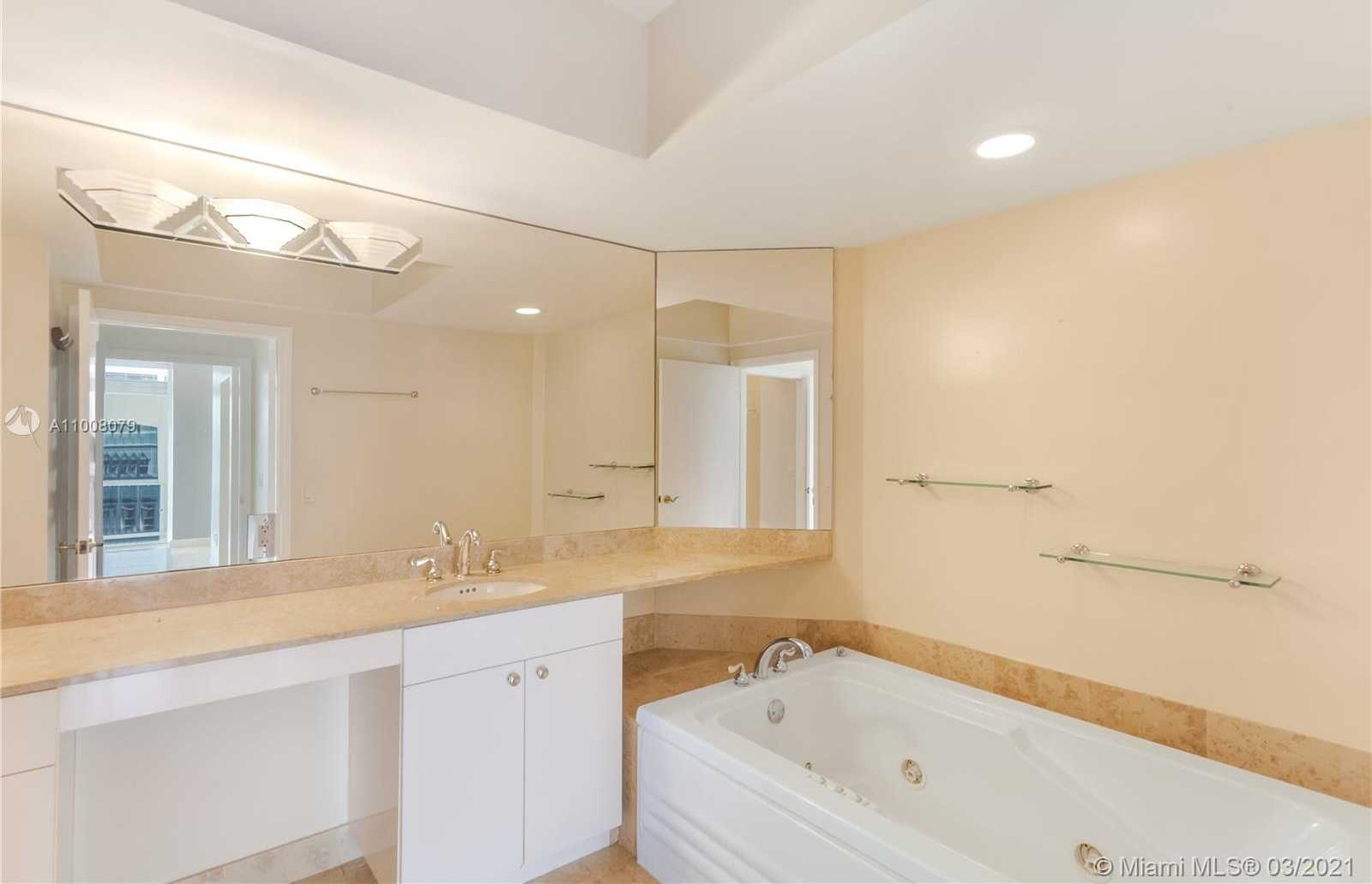 Small Image of 4779 COLLINS AV #1907, Miami Beach Number 13