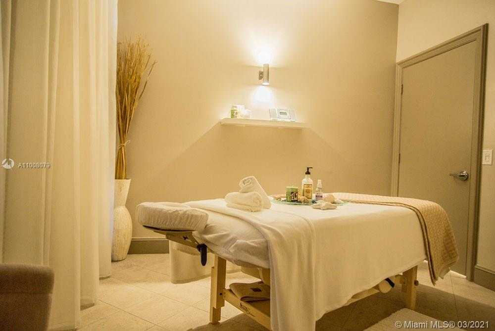 Small Image of 4779 COLLINS AV #1907, Miami Beach Number 26