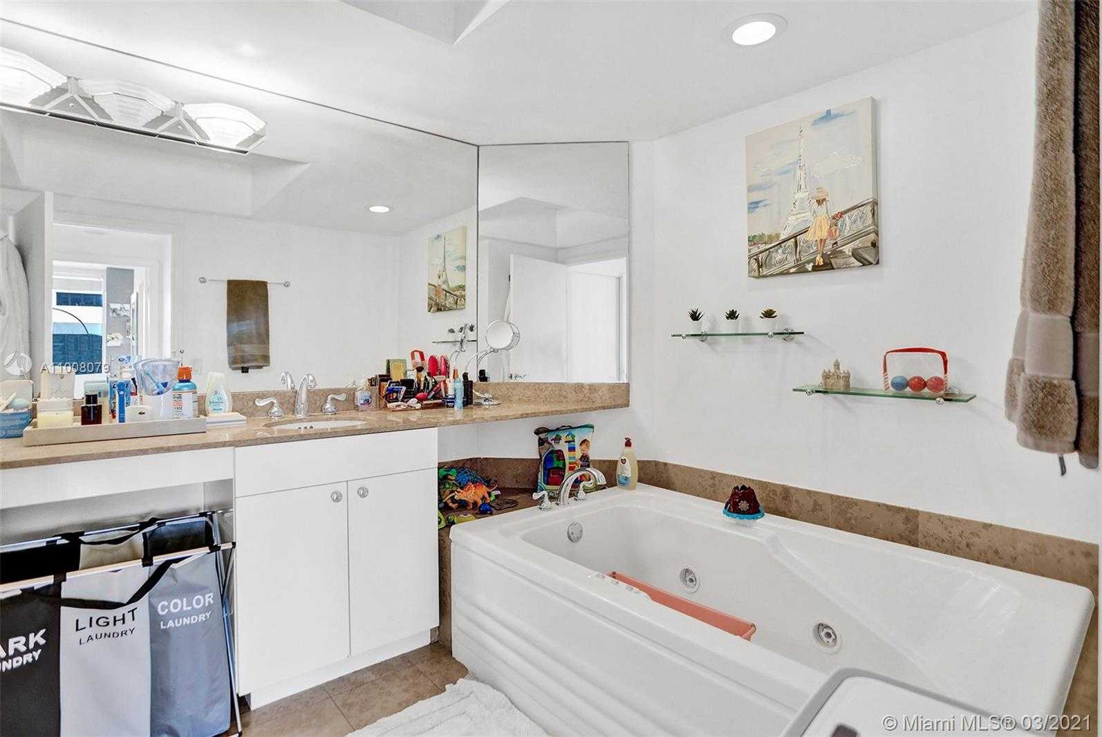 Small Image of 4779 COLLINS AV #1907, Miami Beach Number 29