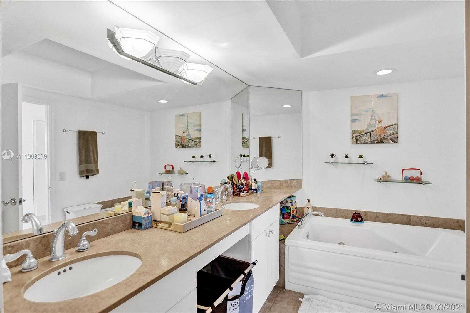 Small Image of 4779 COLLINS AV #1907, Miami Beach Number 31