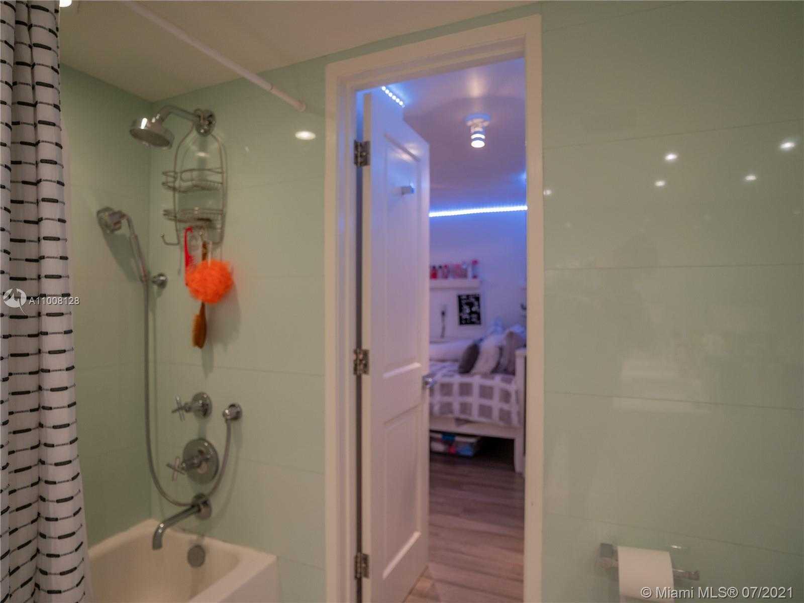 Small Image of 151 CRANDON BLVD #408, Key Biscayne Number 32
