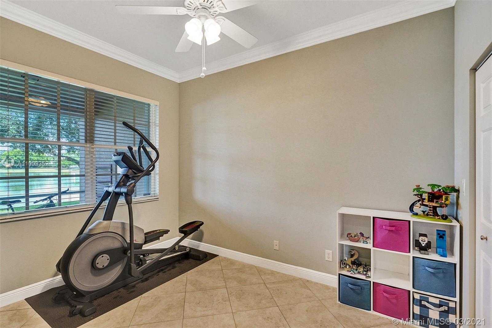 Small Image of 3387 LAKESIDE DR #23, Davie Number 16