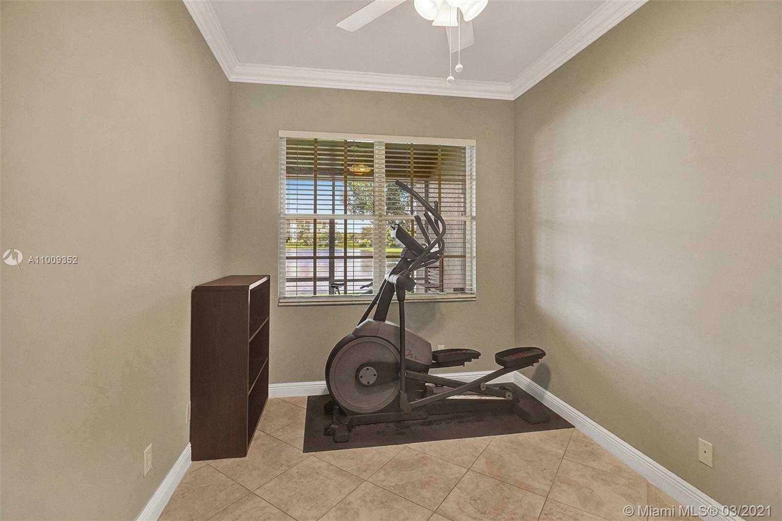 Small Image of 3387 LAKESIDE DR #23, Davie Number 18