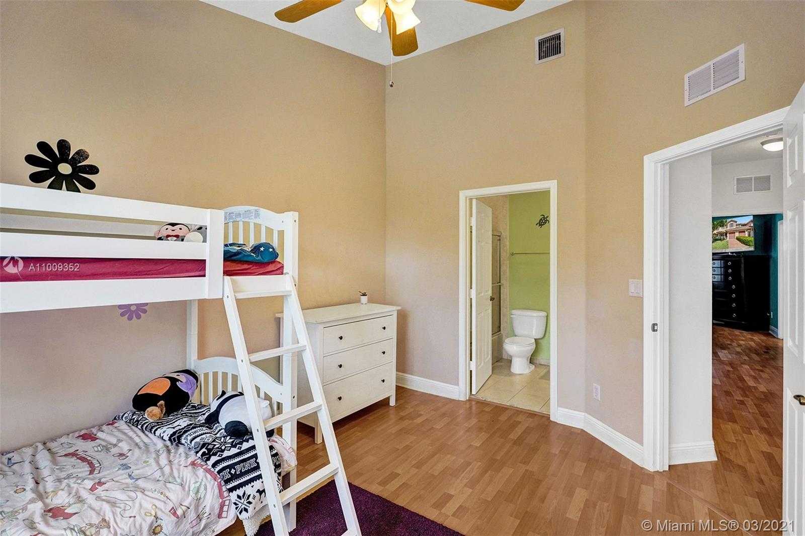 Small Image of 3387 LAKESIDE DR #23, Davie Number 20