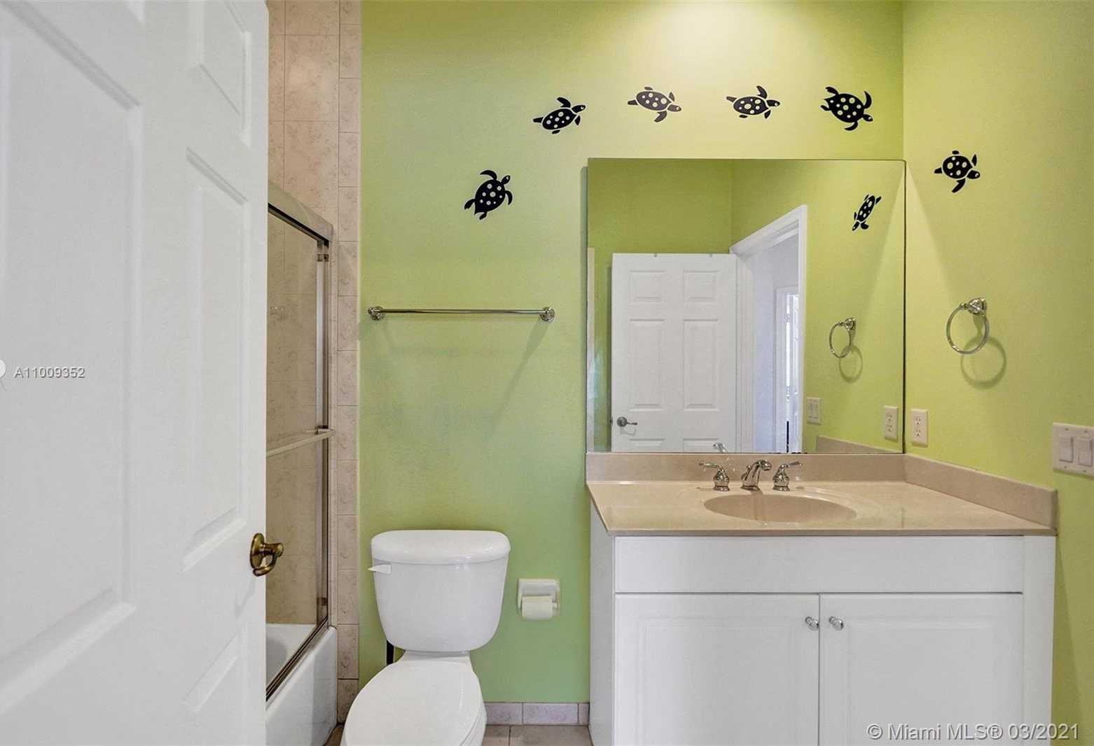 Small Image of 3387 LAKESIDE DR #23, Davie Number 21