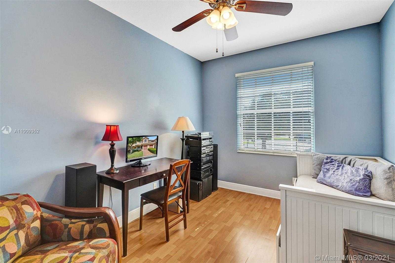 Small Image of 3387 LAKESIDE DR #23, Davie Number 24