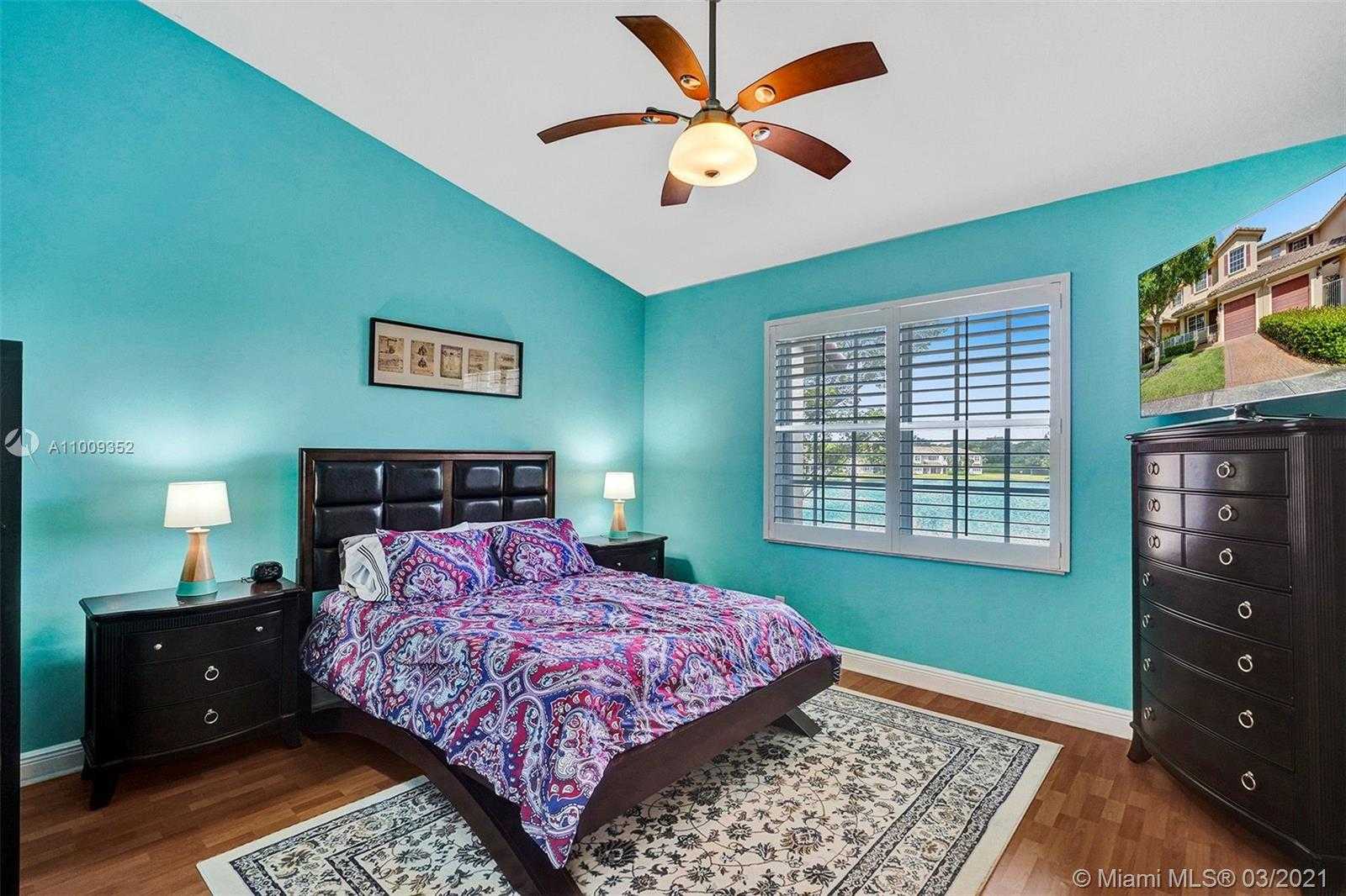 Small Image of 3387 LAKESIDE DR #23, Davie Number 26