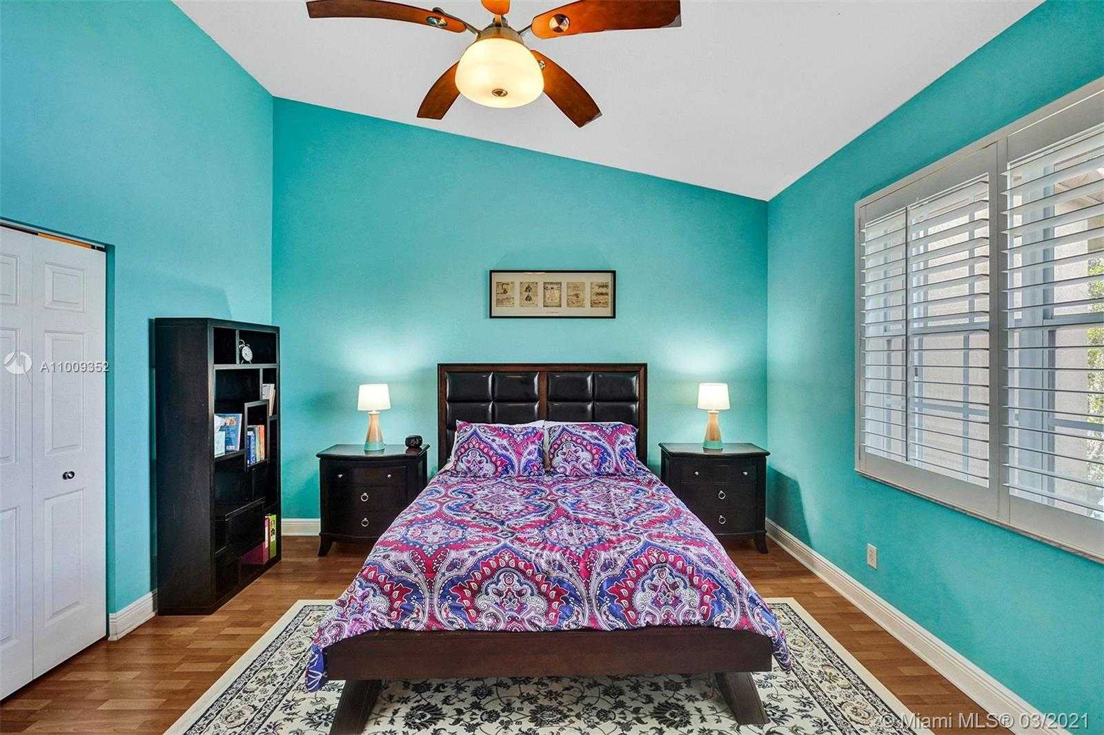 Small Image of 3387 LAKESIDE DR #23, Davie Number 27