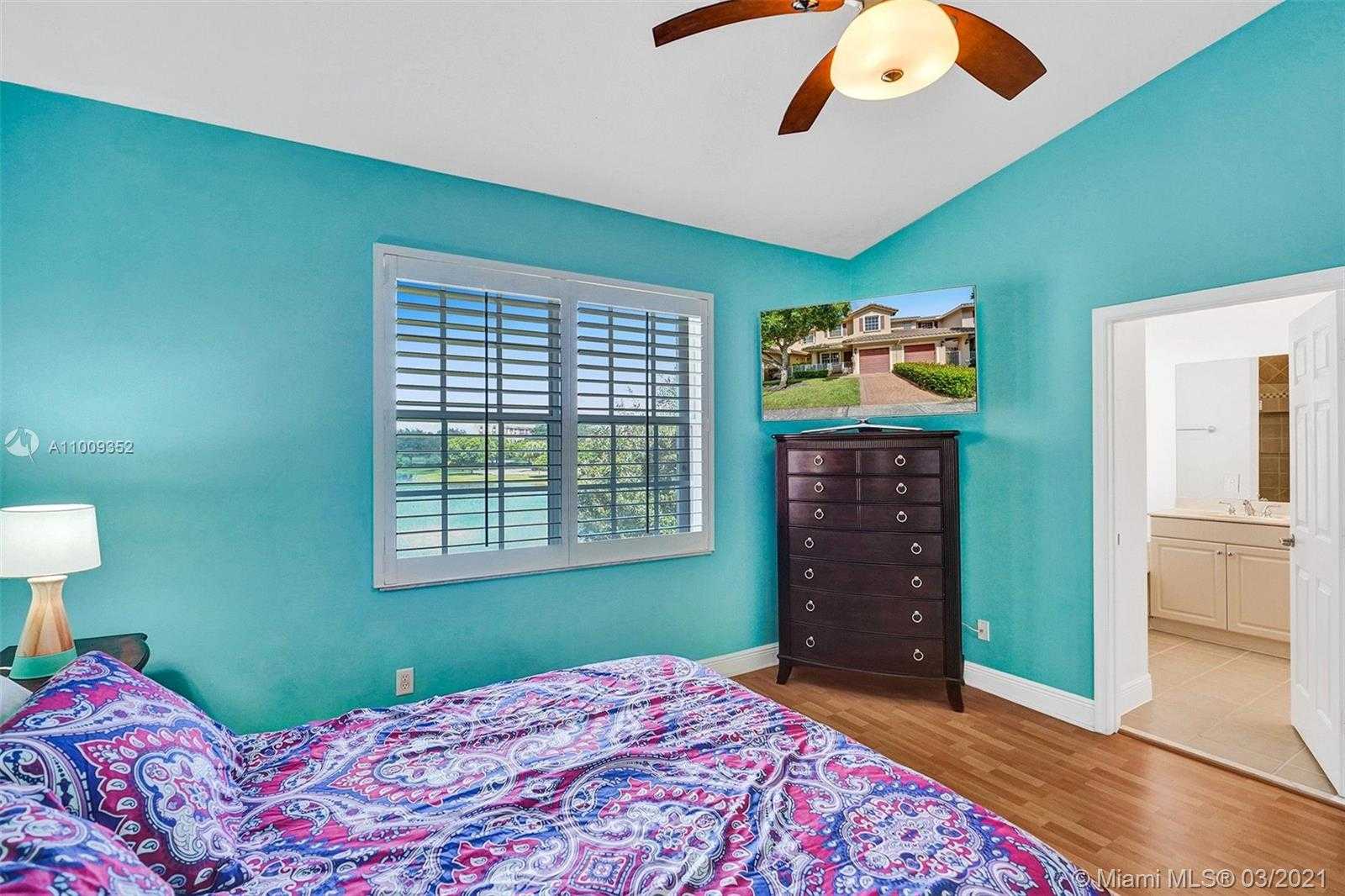 Small Image of 3387 LAKESIDE DR #23, Davie Number 28