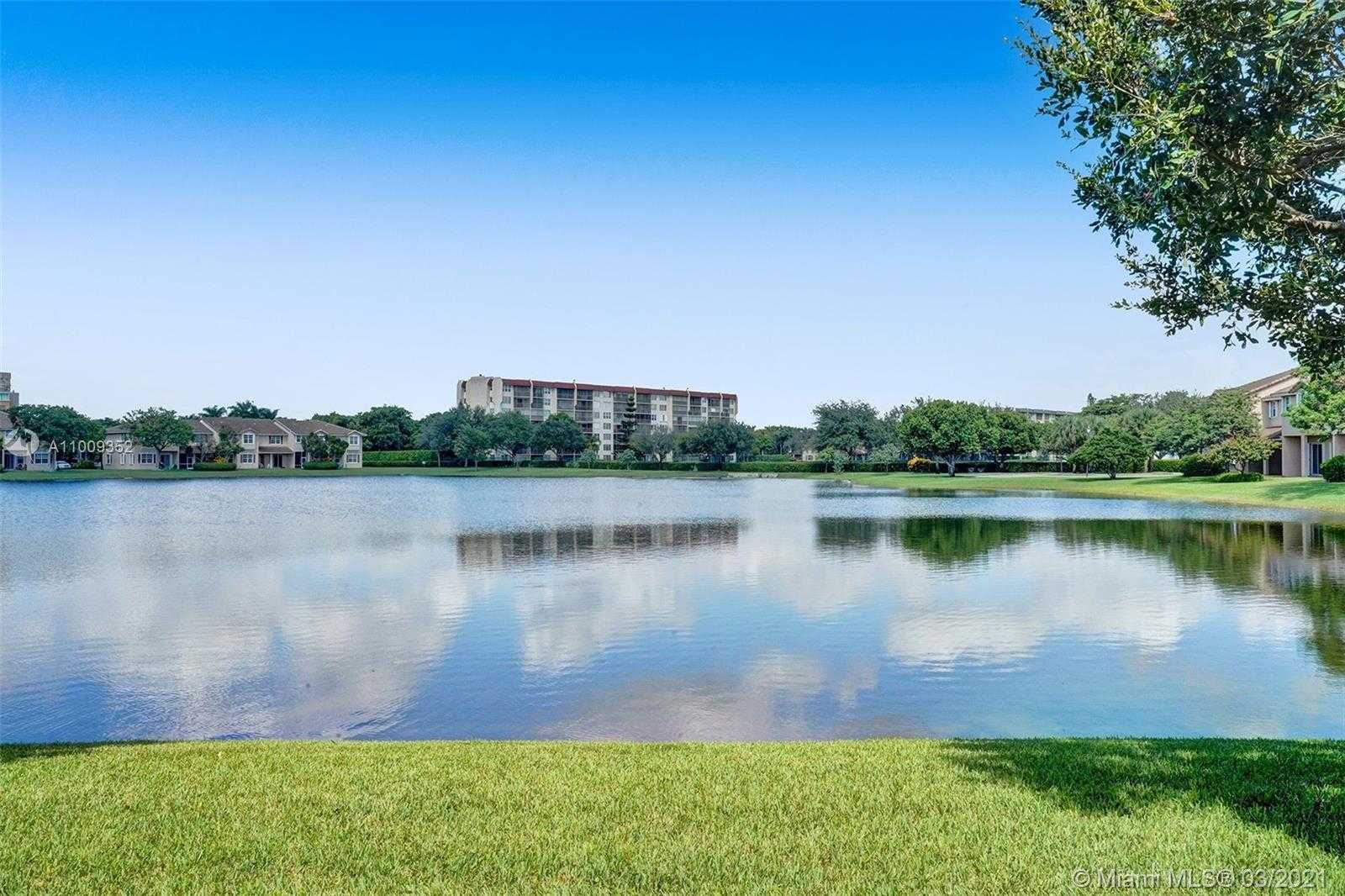 Small Image of 3387 LAKESIDE DR #23, Davie Number 3