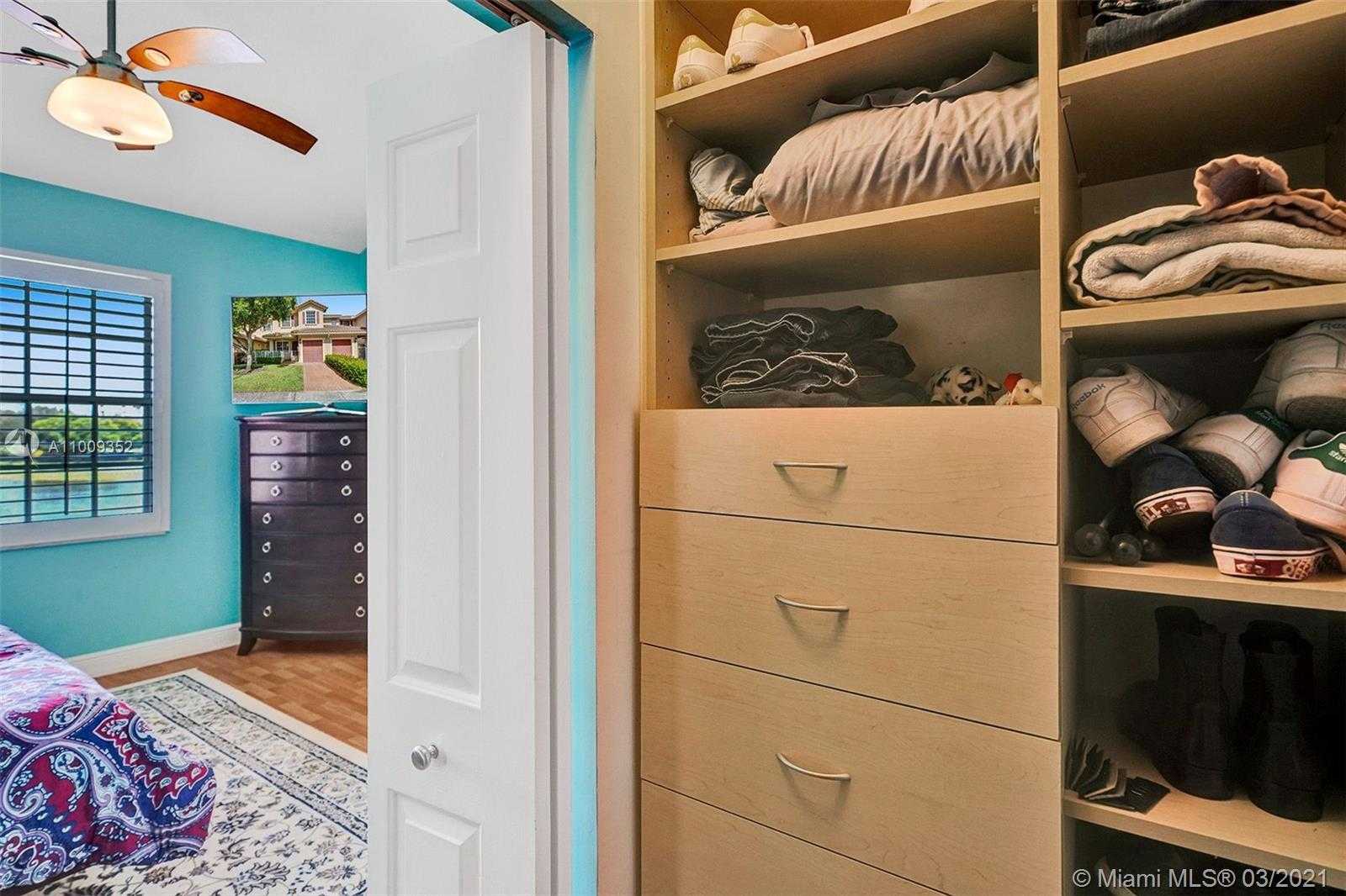 Small Image of 3387 LAKESIDE DR #23, Davie Number 31