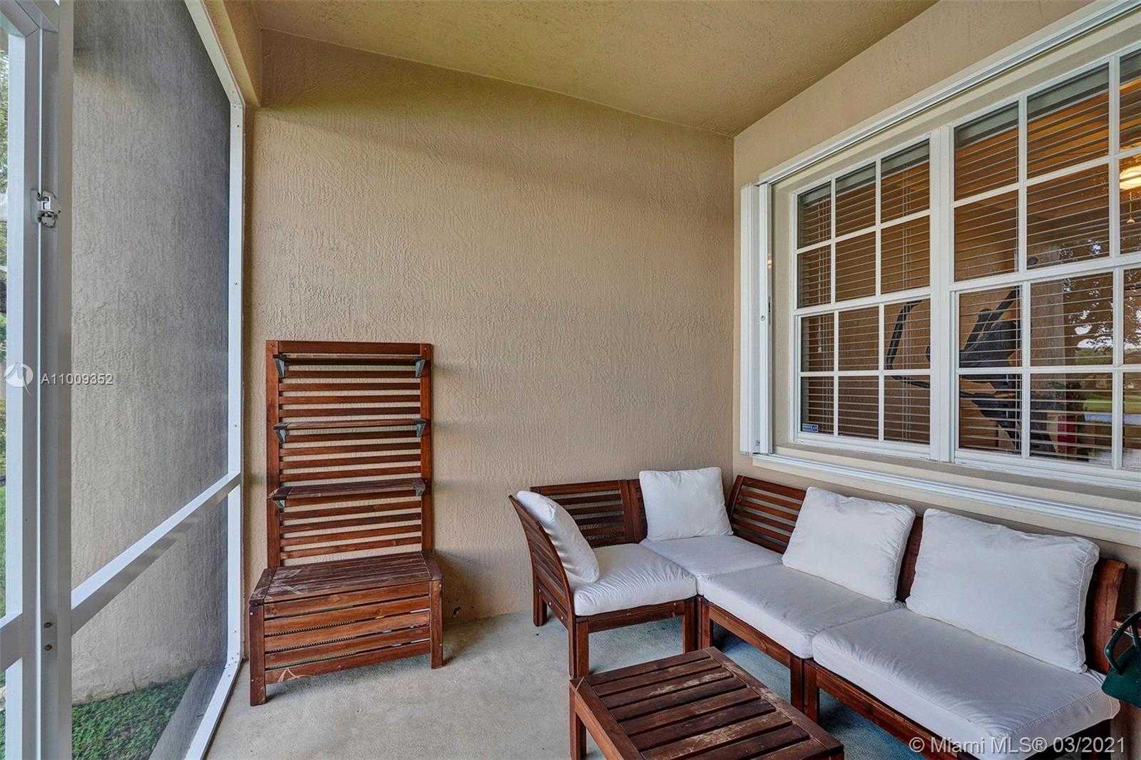 Small Image of 3387 LAKESIDE DR #23, Davie Number 35