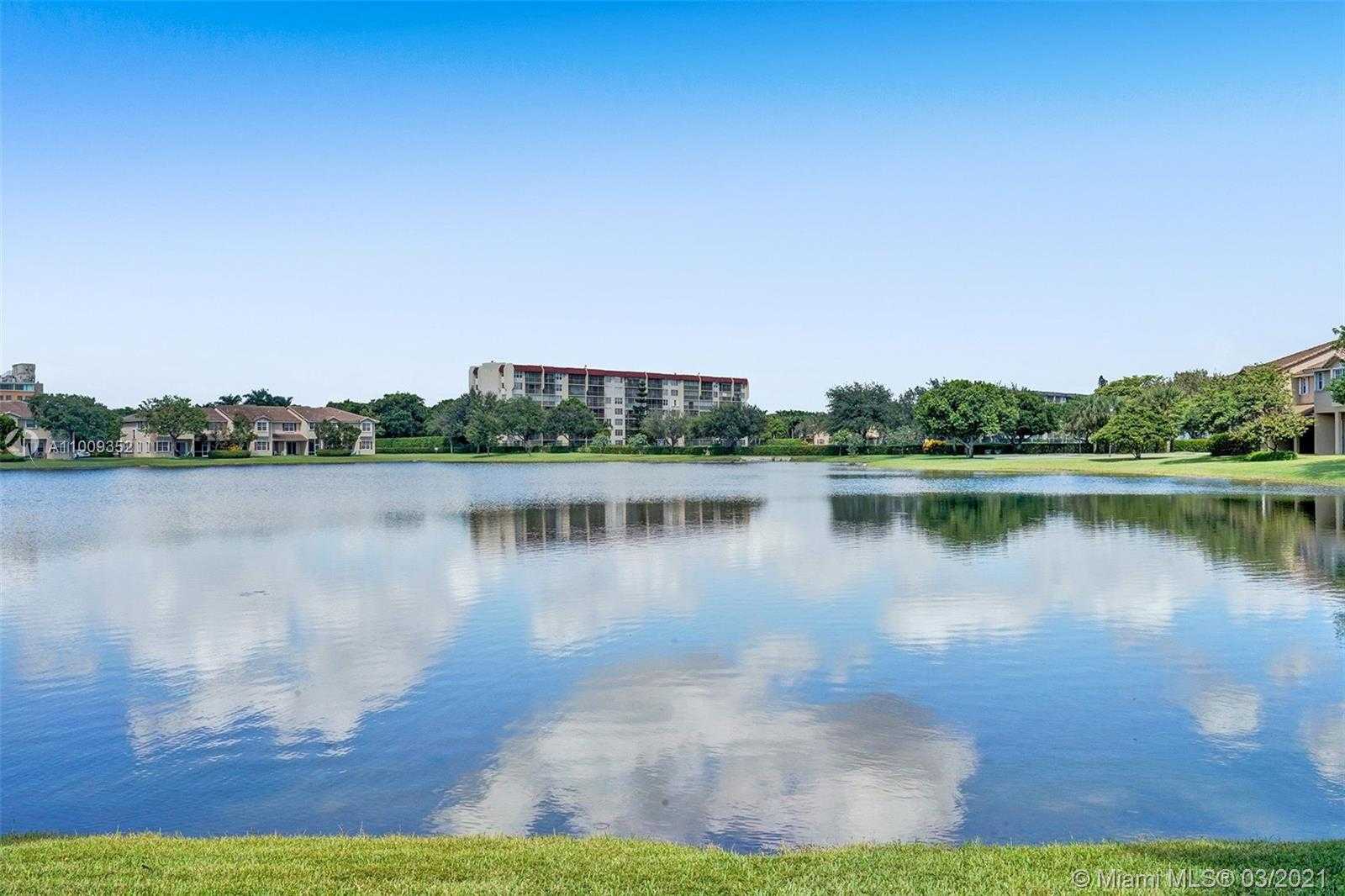 Small Image of 3387 LAKESIDE DR #23, Davie Number 36