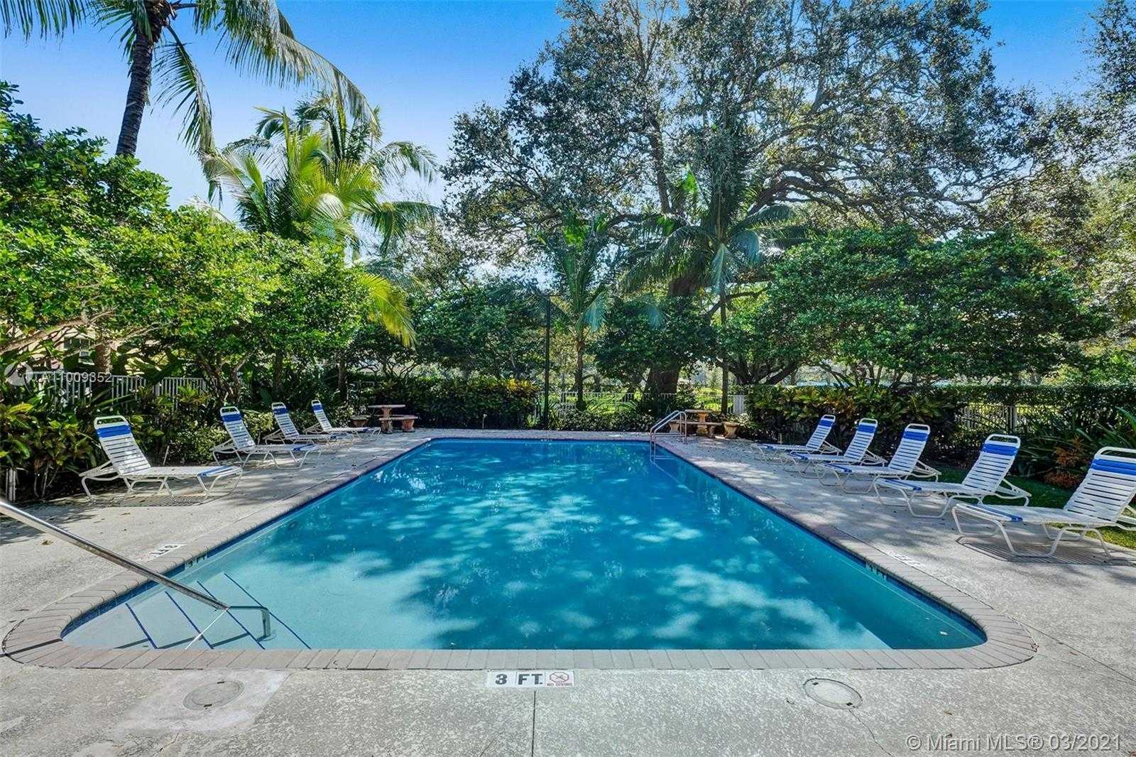Small Image of 3387 LAKESIDE DR #23, Davie Number 37