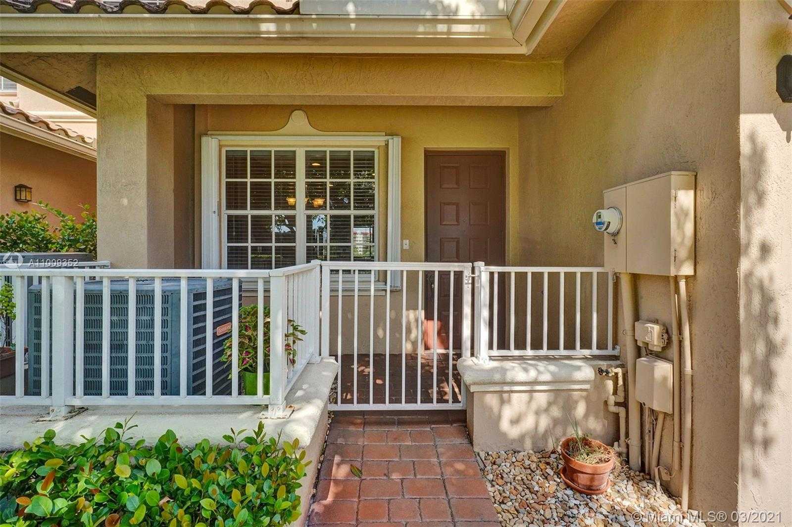 Small Image of 3387 LAKESIDE DR #23, Davie Number 4