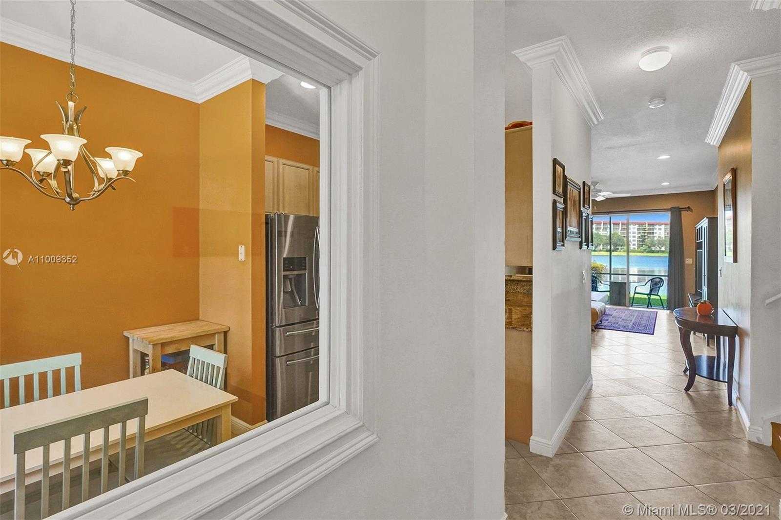 Small Image of 3387 LAKESIDE DR #23, Davie Number 6