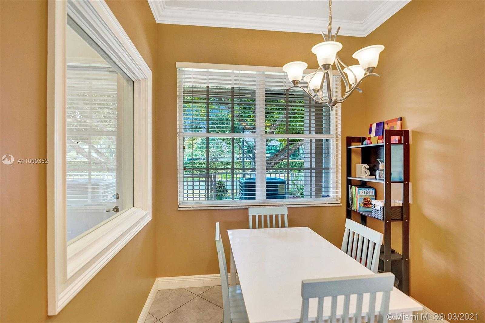 Small Image of 3387 LAKESIDE DR #23, Davie Number 7
