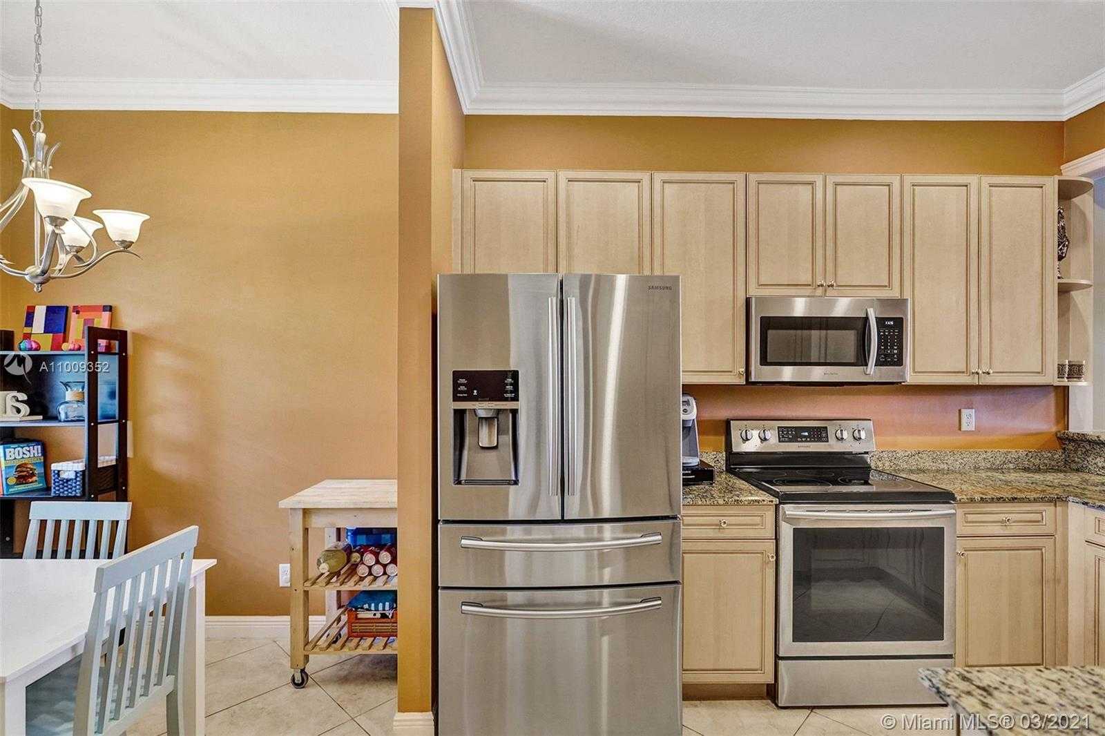 Small Image of 3387 LAKESIDE DR #23, Davie Number 8