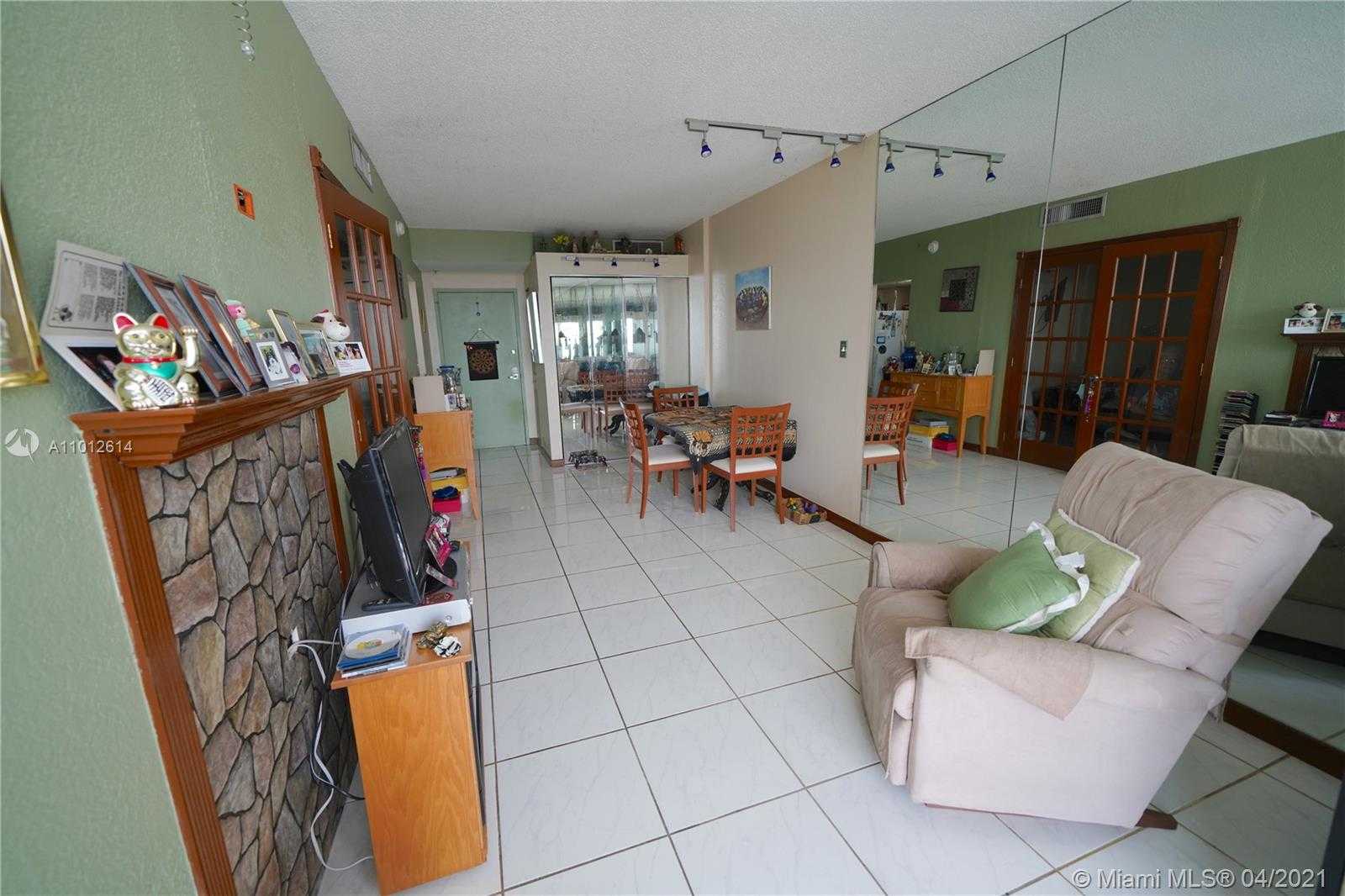 Small Image of 2829 Indian Creek Dr, Miami Beach, FL 33140, USA Number 3