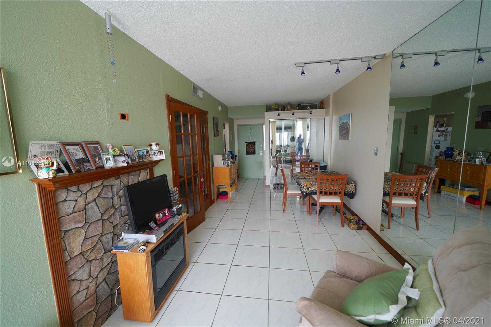 Small Image of 2829 Indian Creek Dr, Miami Beach, FL 33140, USA Number 4