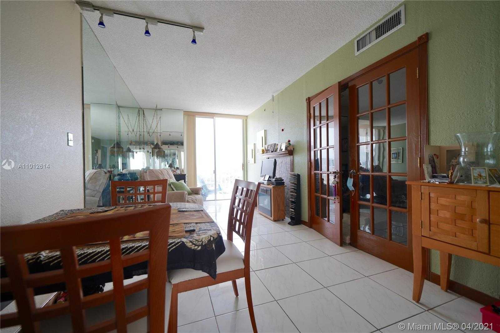 Small Image of 2829 Indian Creek Dr, Miami Beach, FL 33140, USA Number 5