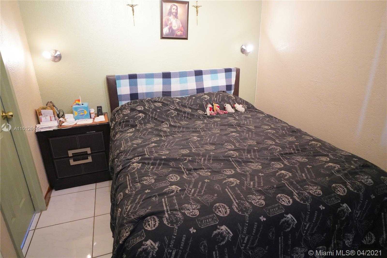 Small Image of 2829 Indian Creek Dr, Miami Beach, FL 33140, USA Number 6