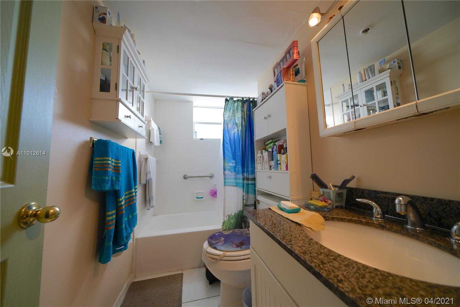 Small Image of 2829 Indian Creek Dr, Miami Beach, FL 33140, USA Number 7