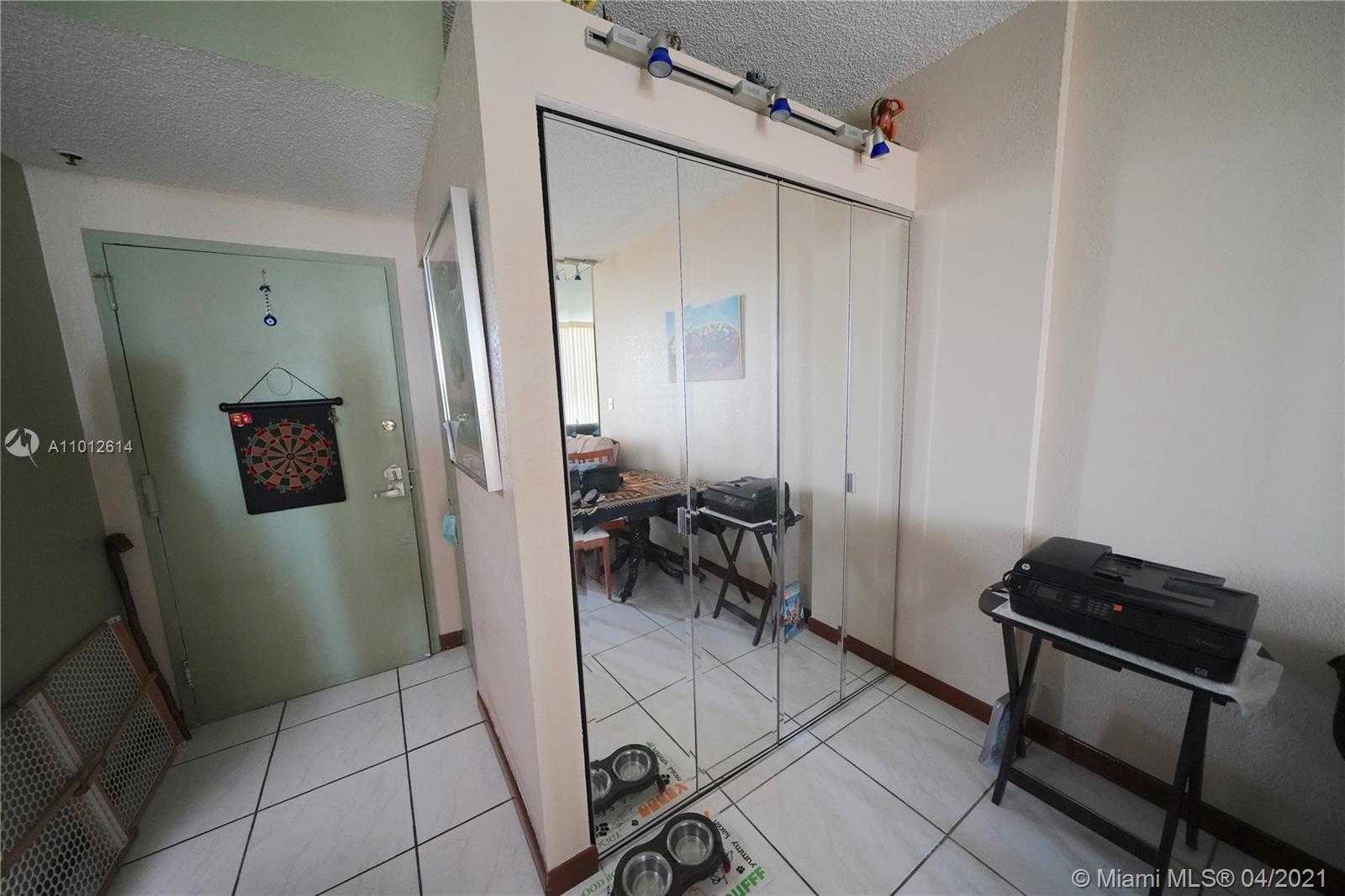 Small Image of 2829 Indian Creek Dr, Miami Beach, FL 33140, USA Number 9
