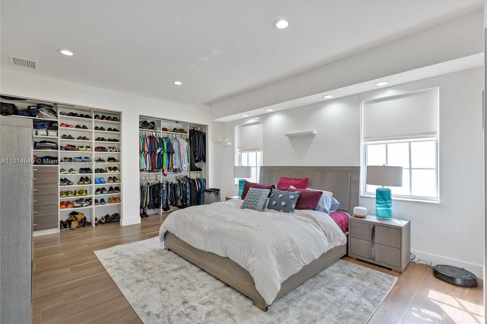 Small Image of 37 MAJORCA AVE #501, Coral Gables Number 11